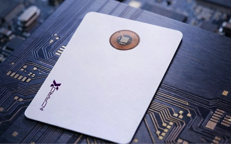 Cartão NFC CardX com chips NTAG originais e QR Code integrado